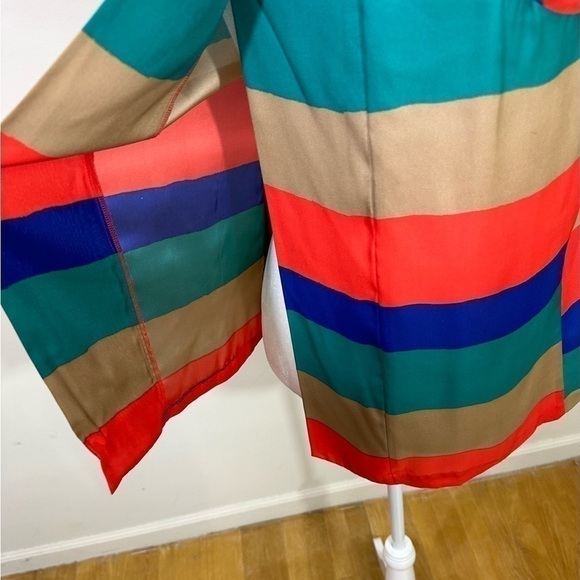 Jack sz sm sleeveless top in a silky look multi colored  Back is a wrap style - Picture 6 of 14